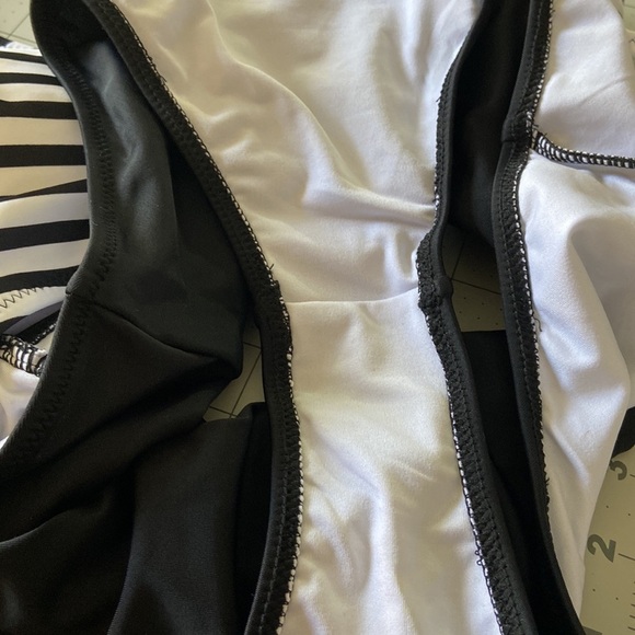 Reneshanta Swimsuit Attached 2 Piece Black and White Size Medium - Picture 7 of 8